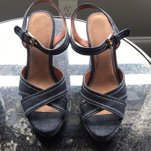 Gap wedge sandal
